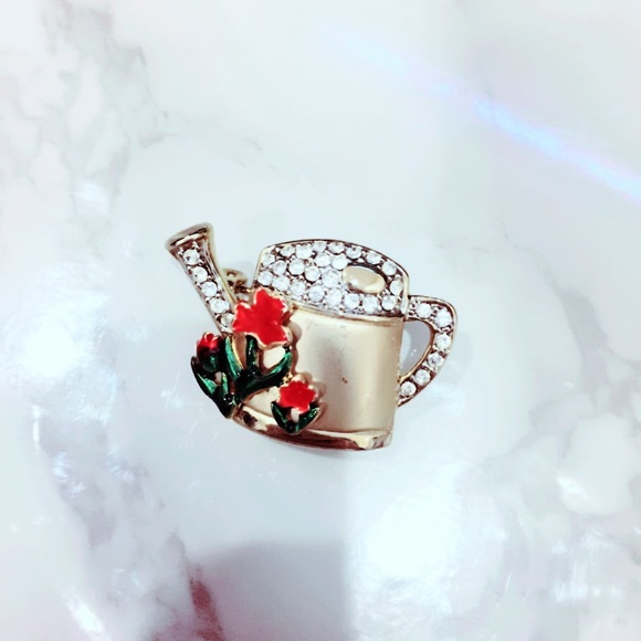 Vintage Jewelry - Gold Tone Watering Can Brooch